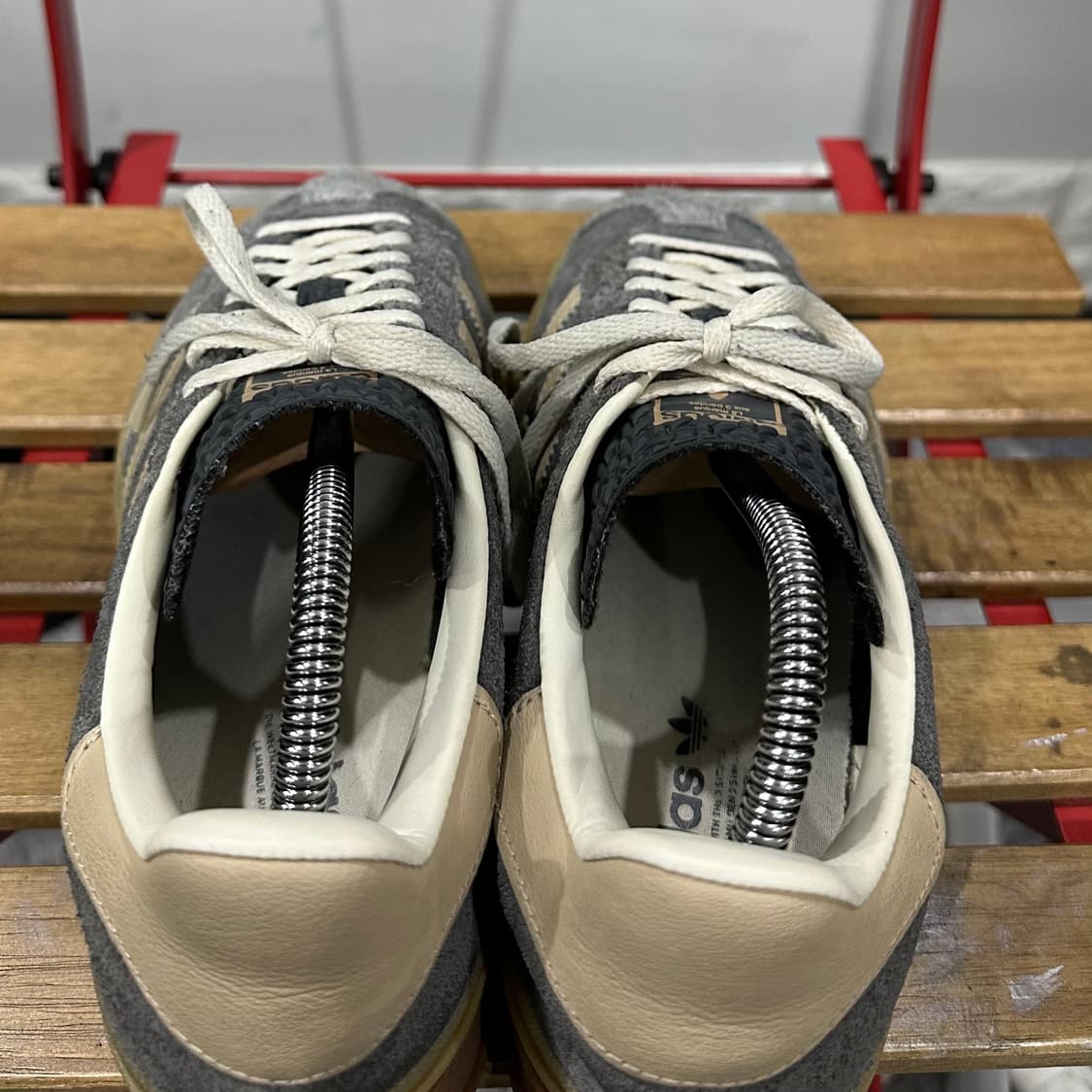 240) 아디다스 운동화 여성 여자 신발 가젤 볼드 그레이 식스 매직  상품이미지5
