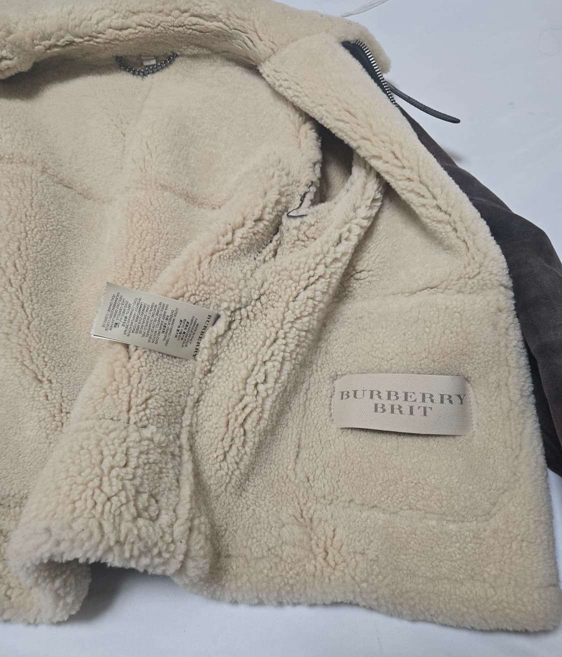 버버리 무스탕 라지  중고 상품이미지5