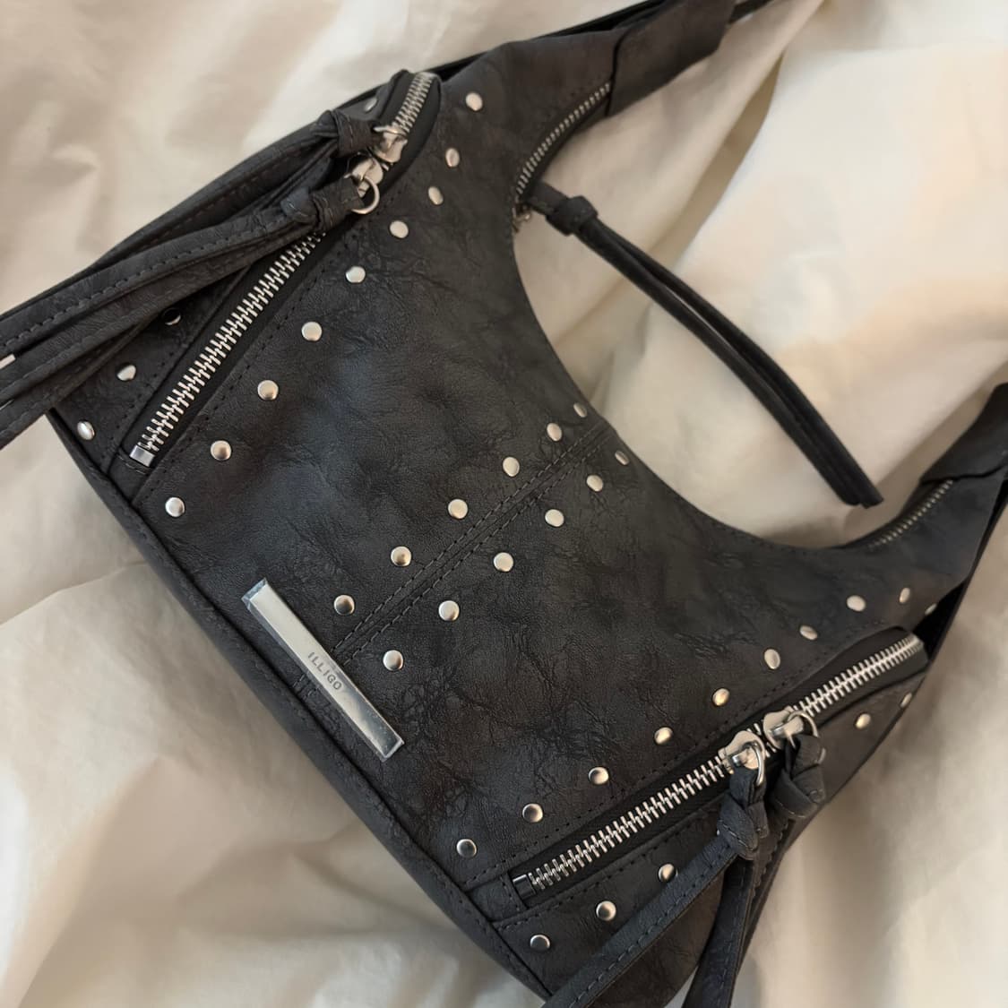 일리고 리프 아일렛 숄더 백 블랙 상품이미지3