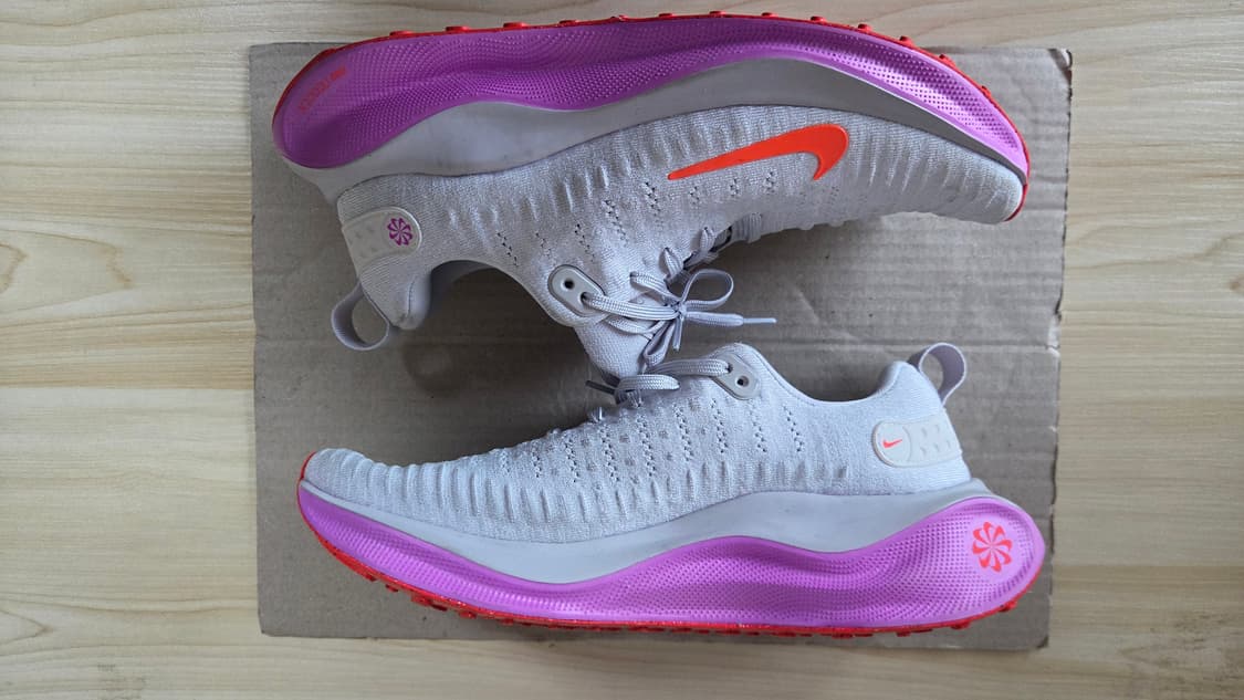 나이키 리액트X 인피니티 런 4 바스트 그레이 하이퍼 바이올렛 상품이미지4
