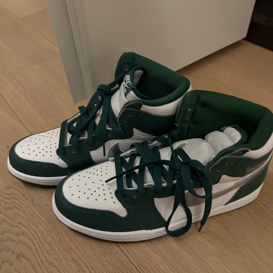 조던 1 레트로 하이 골지 그린 상품이미지1