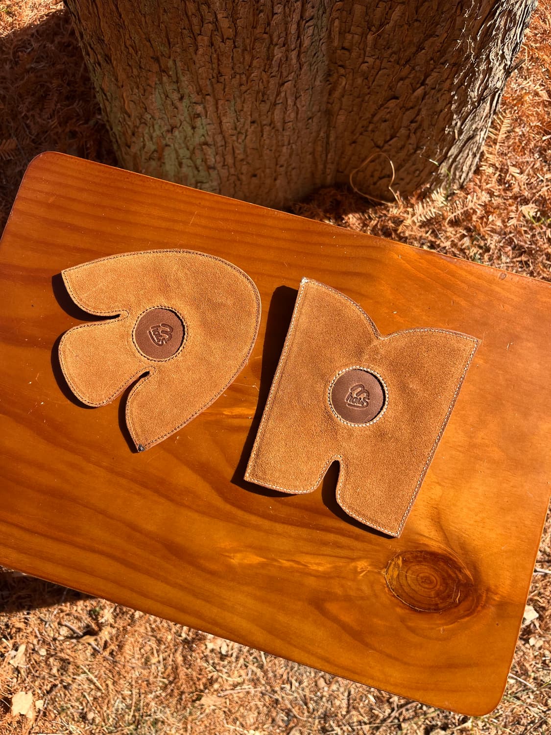 Hand-Embroidered Leather Cup Coaster 상품이미지2