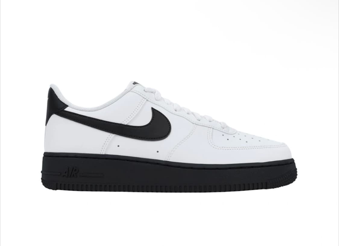 나이키 에어포스 1 로우 화이트 블랙 240 사이즈 상품이미지1