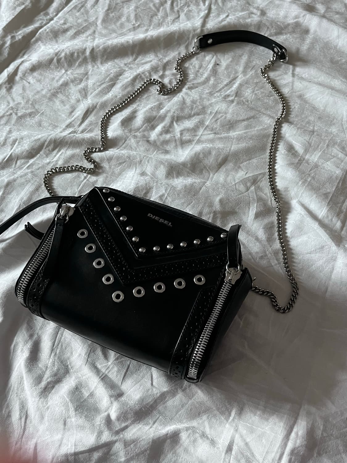 Diesel Studded Chain Shoulder Bag 상품이미지3