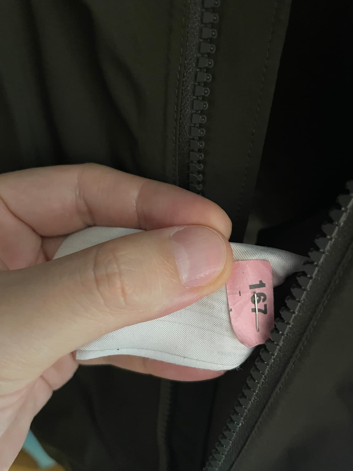 아크테릭스 피션 SV M사이즈 카키색 판매합니다. 상품이미지9