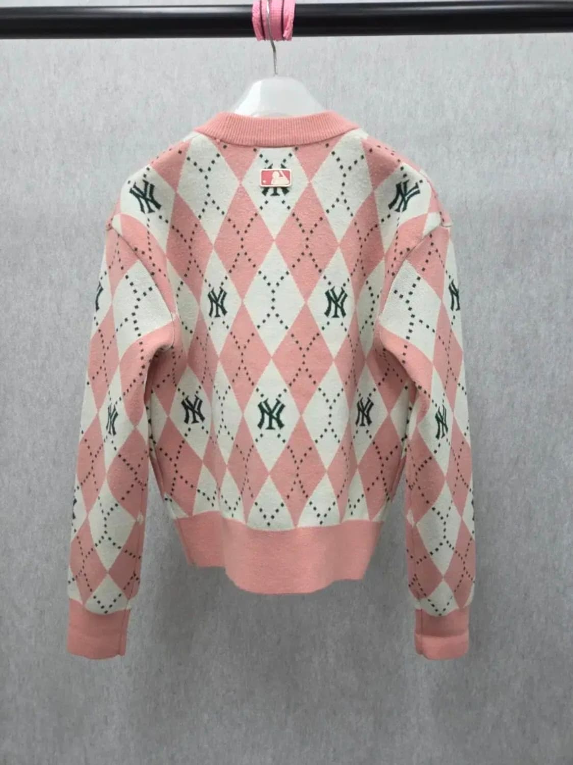 여성 XS MLB 아가일 모노그램 가디건 상품이미지3