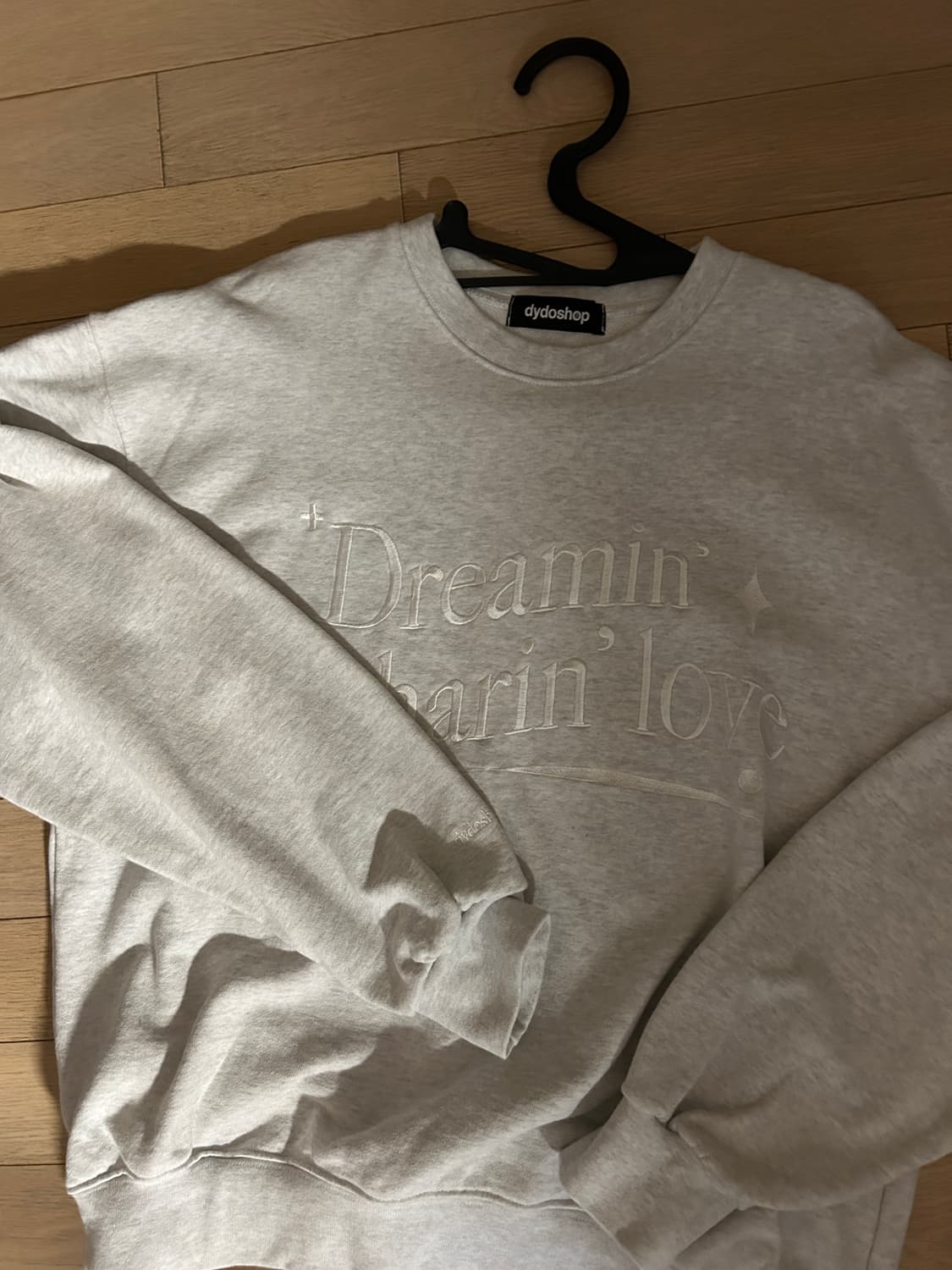 다도샵 화이트그레이 레터링 맨투맨 상품이미지1