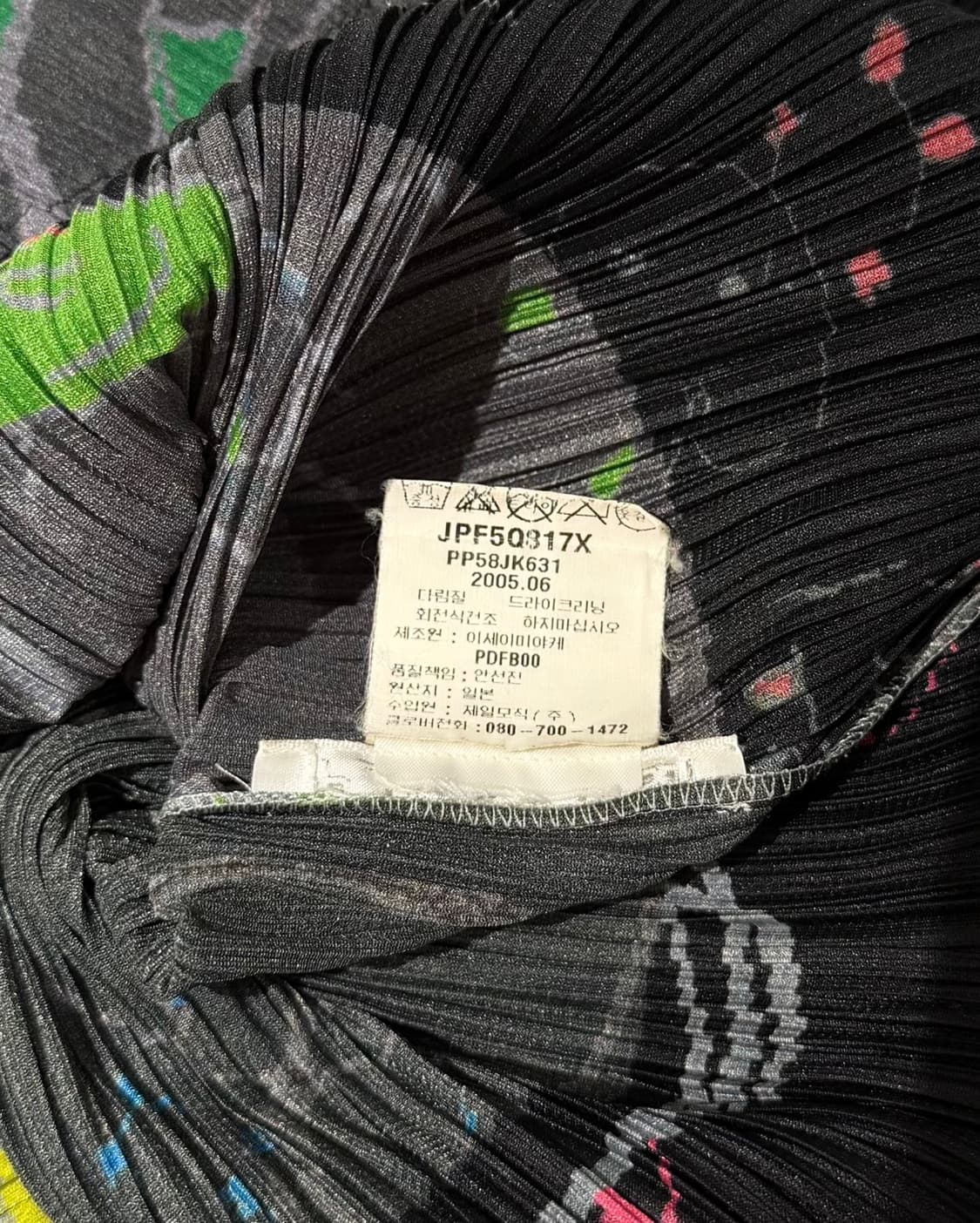 플리츠 플리즈 블랙 그래픽 슬리브리스 탑 상품이미지8