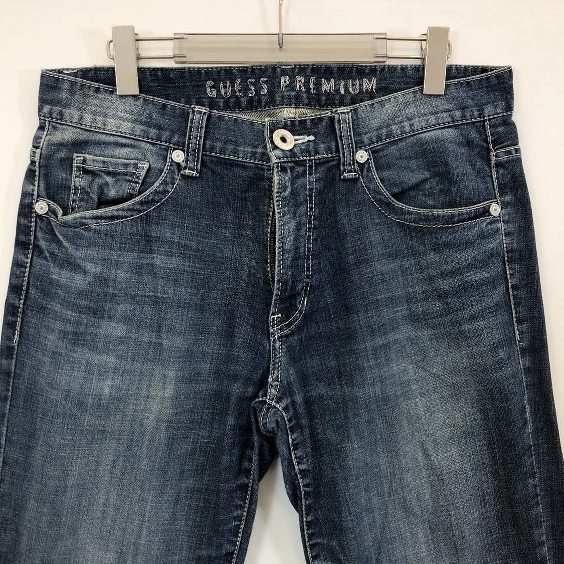 게스 화이트 스틸로고 스트레이트 데님진 32 인치 상품이미지2