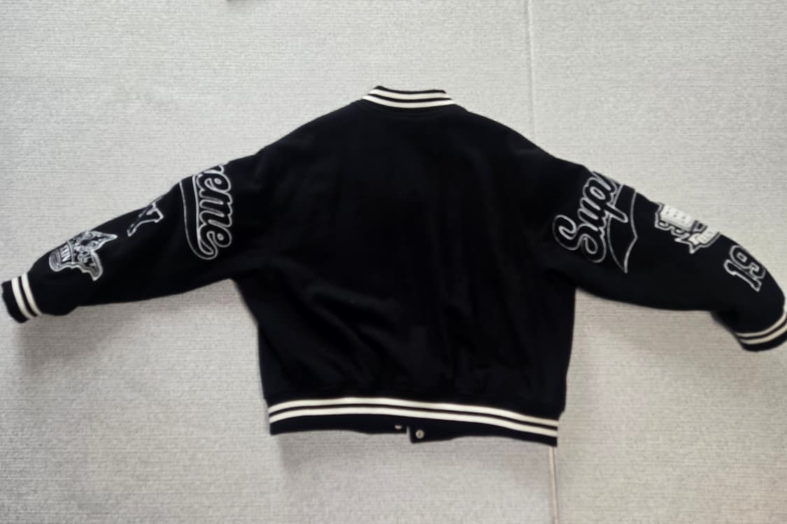 Supreme Veritas Varsity Jacket Black 슈프림 상품이미지3