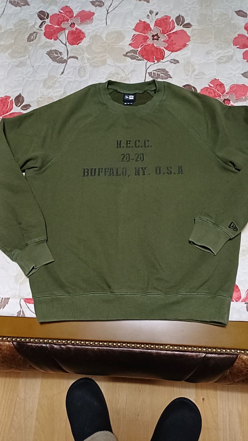 뉴에라 오버핏맨투맨 100 가슴59 기장68 상품이미지1