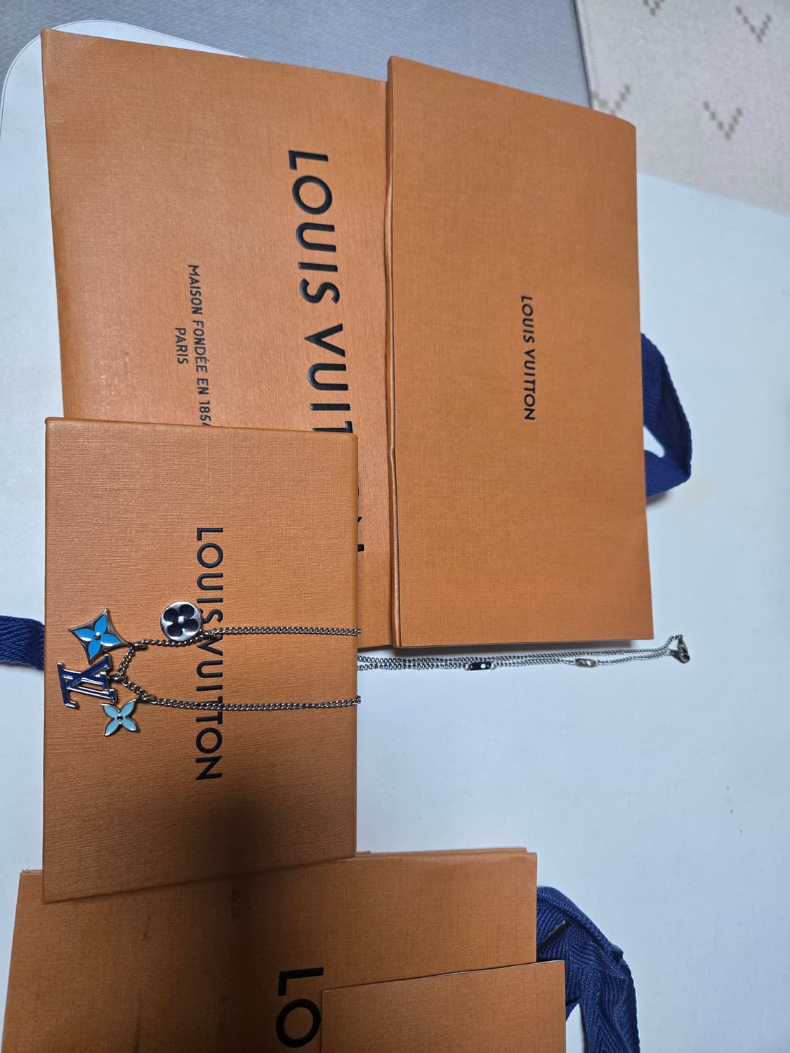 루이비통 인스팅트 목걸이 팝니다 상품이미지1