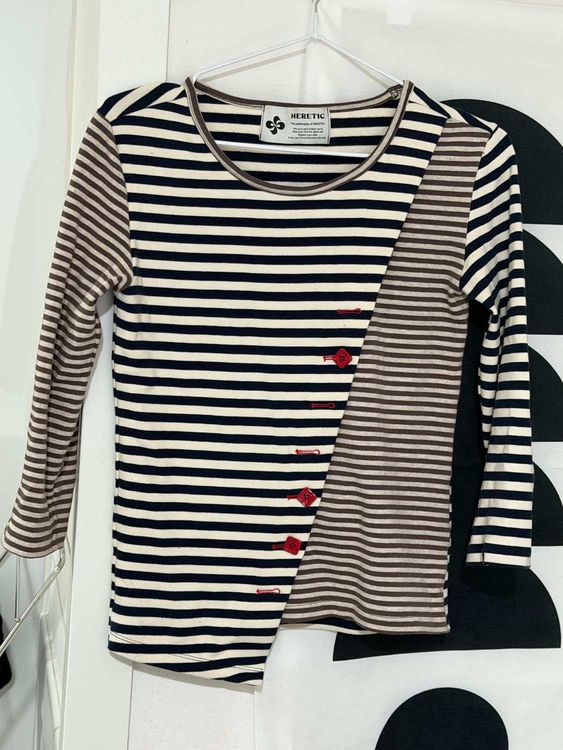 헤레틱 HERETIC BUTTON STRIPE CROSS T-SHIR 상품이미지2