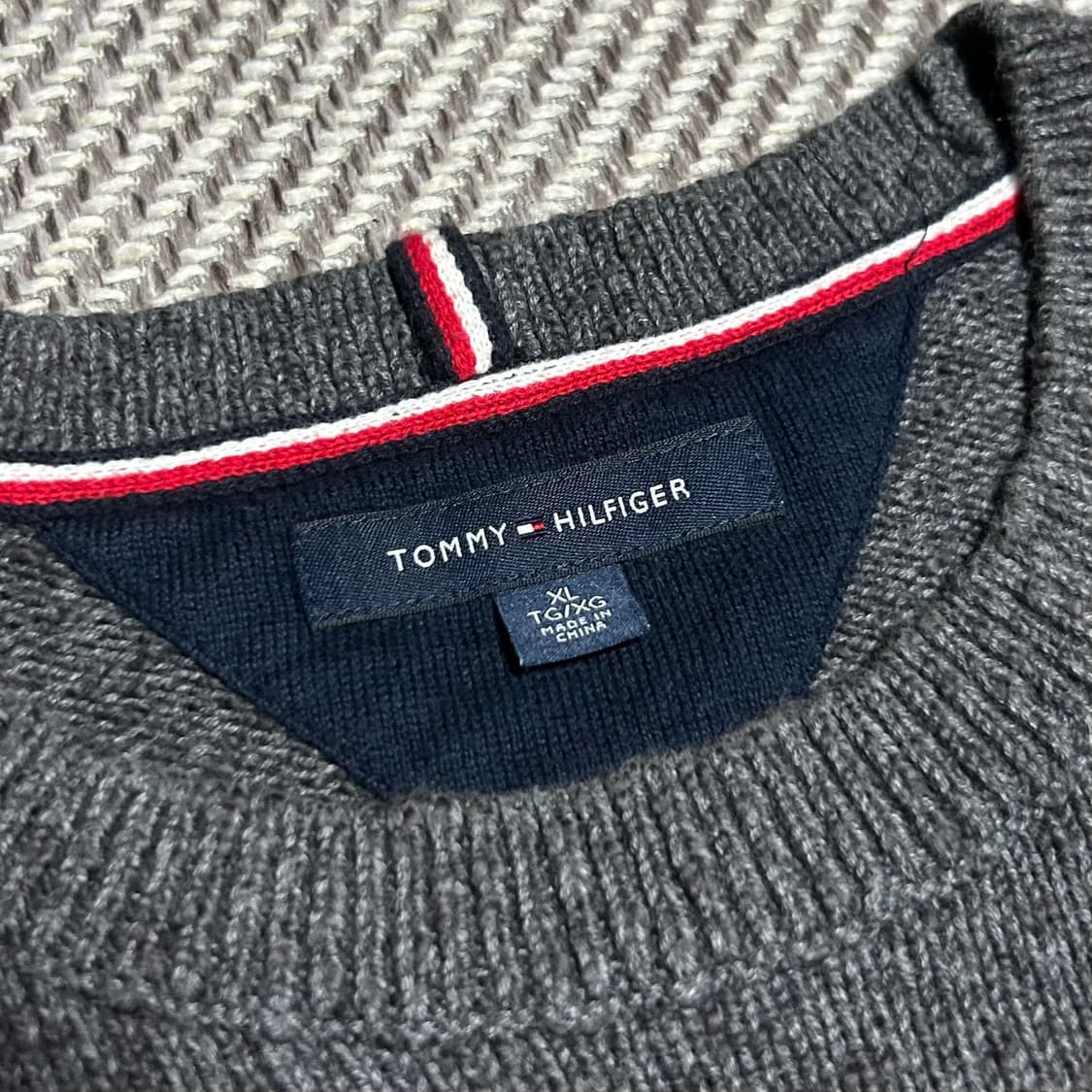 [L] Tommy 타미힐피거 챠콜 라운드 니트 상품이미지4