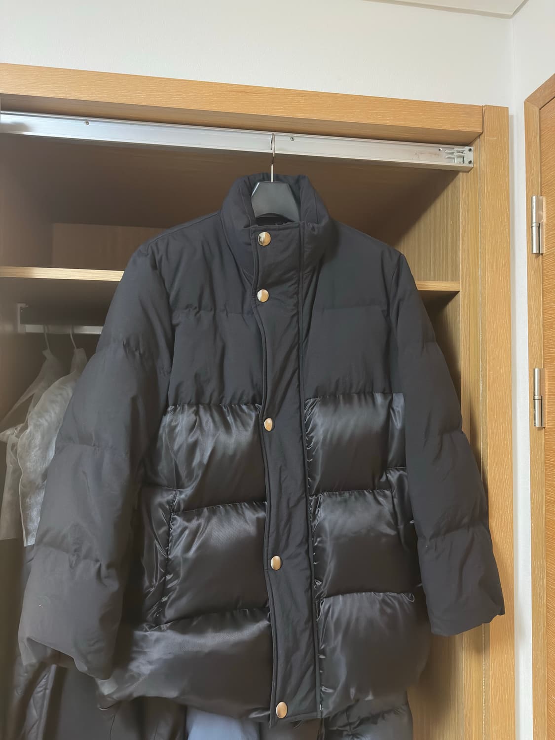 아크네 스튜디오 패딩 48사이즈 블랙 상품이미지2