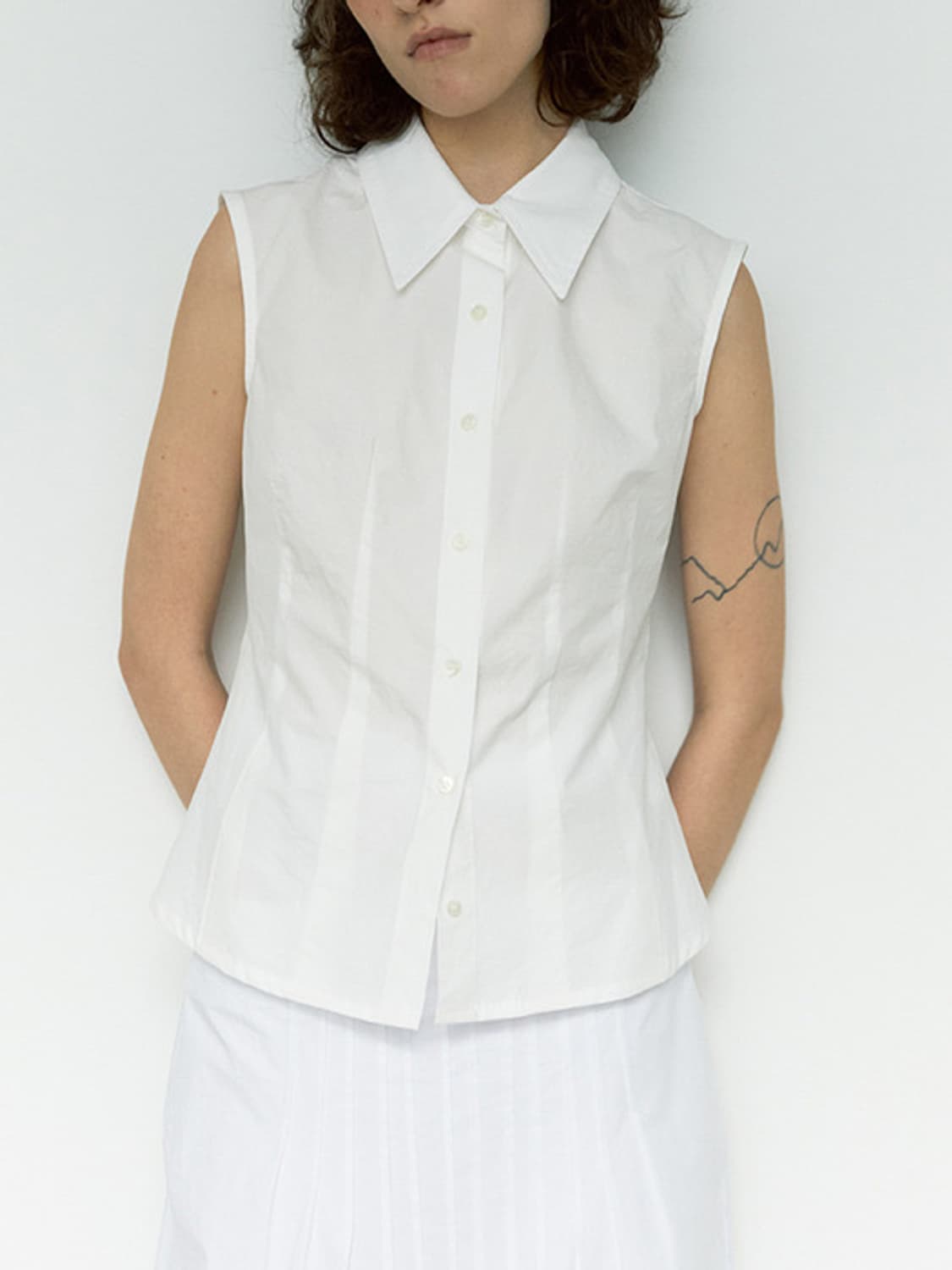 리포스 코튼 슬리브리스 블라우스 판매합니다. 상품이미지2