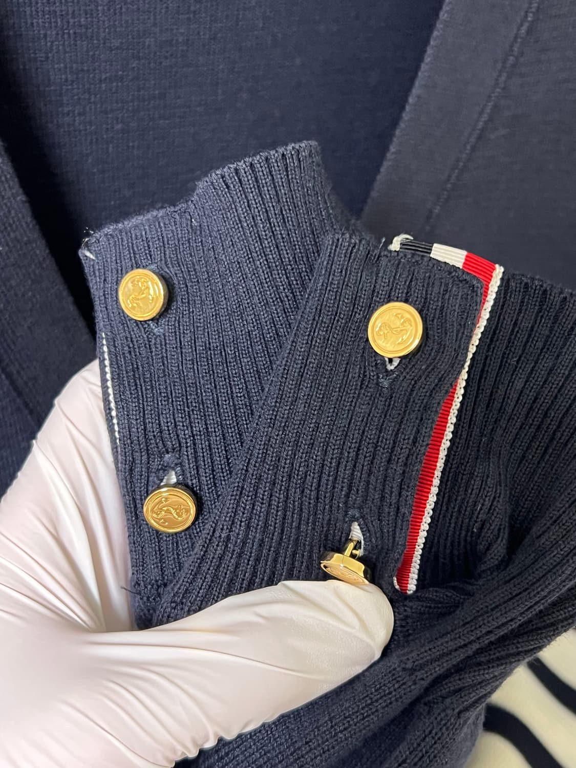 [정품] 3 톰브라운 밀라노스티치 사선 금장 가디건 상품이미지3