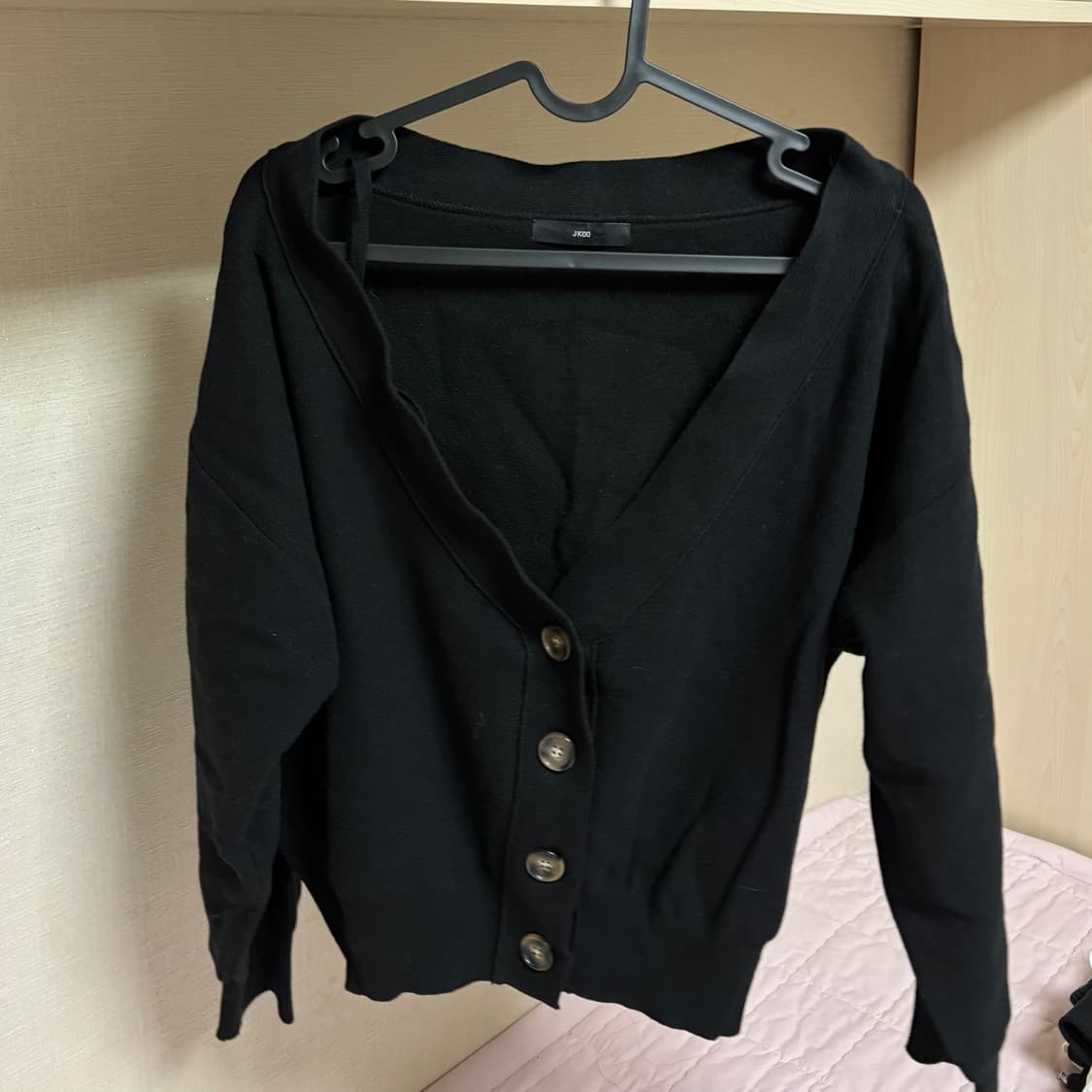 (새상품) JKOO 제이쿠 스트랩 디테일 오프숄더 가디건 블랙 상품이미지3