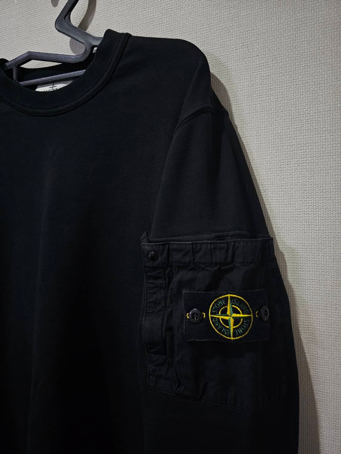 [백화점판/26SS] 스톤아일랜드 포켓 맨투맨 95 / M 상품이미지3