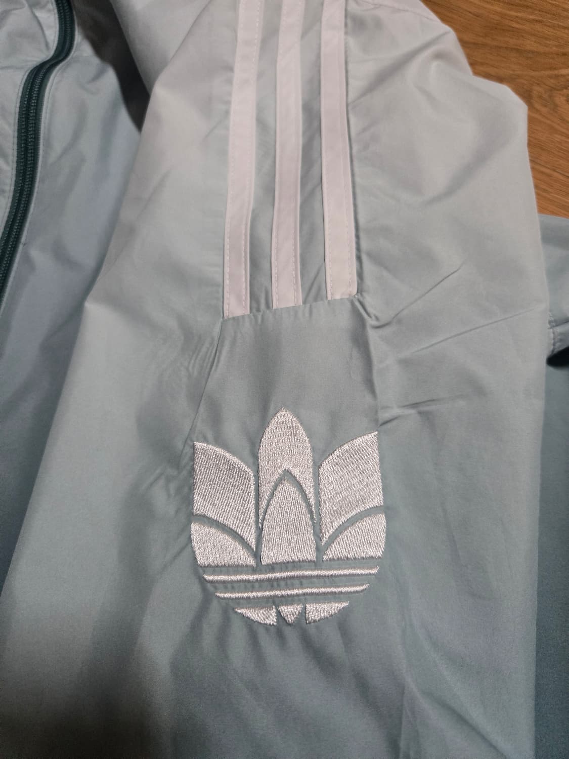 아디다스 그라데이션 불꽃 바람막이 점퍼 상품이미지5