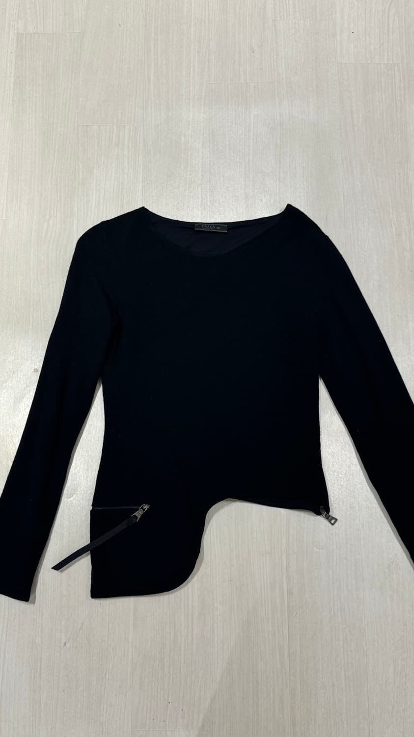 프라다 비대칭 디테일니트 상품이미지1