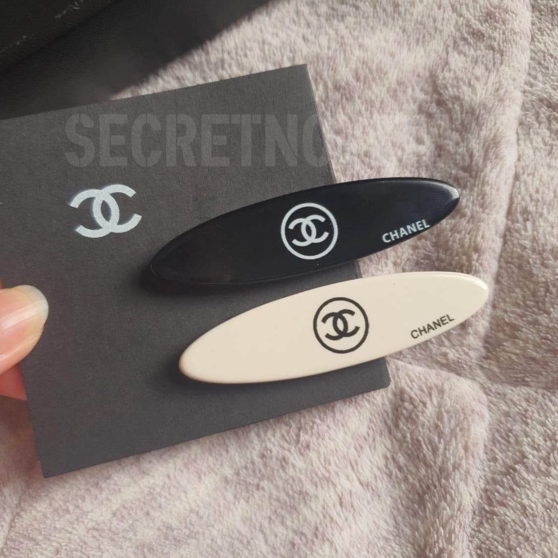 샤넬 화이트 심플 헤어클립 <1ps> 상품이미지2