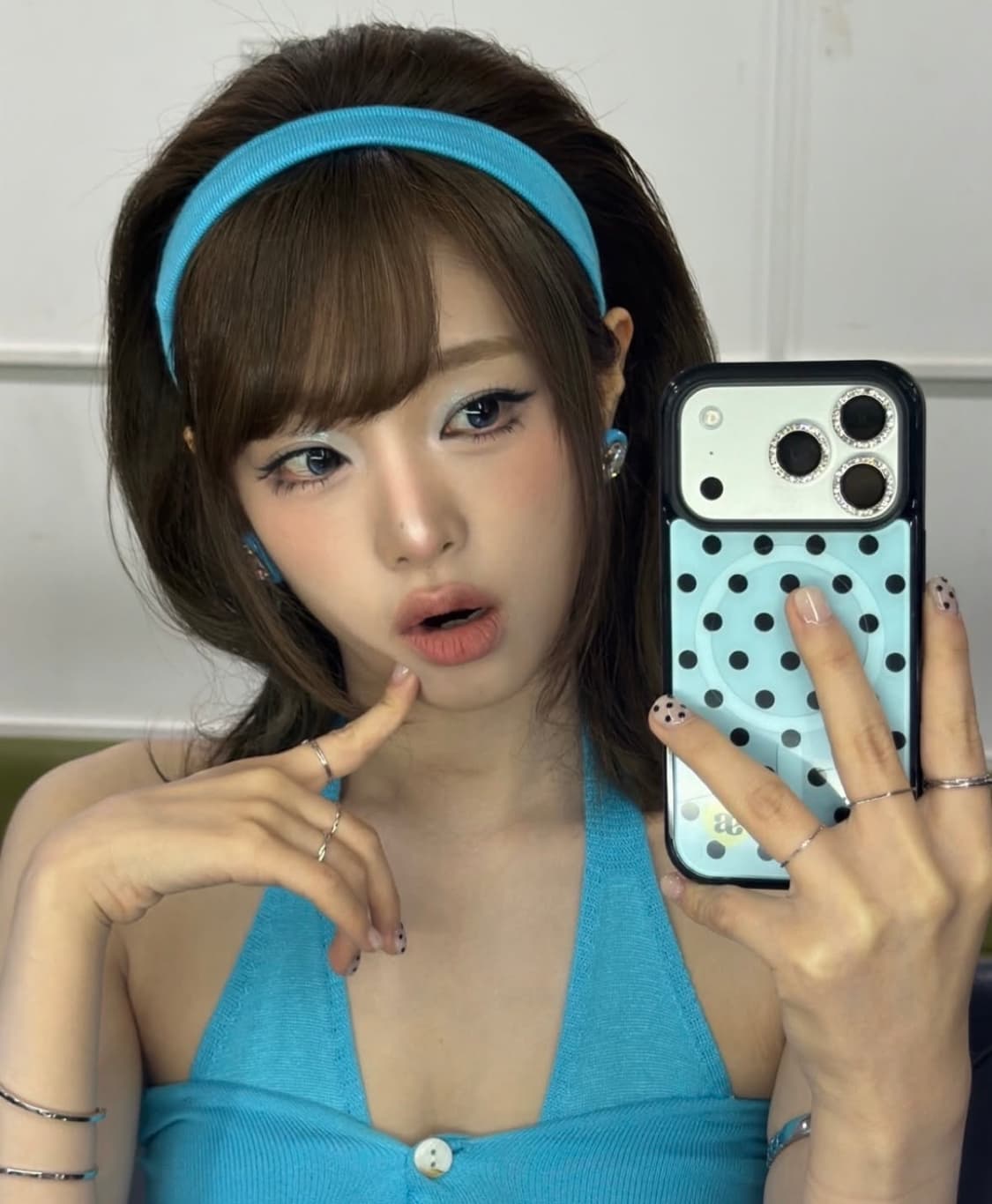 (예나 착용) 민트 도트 에폭시 케이스 - 아이폰14 상품이미지1