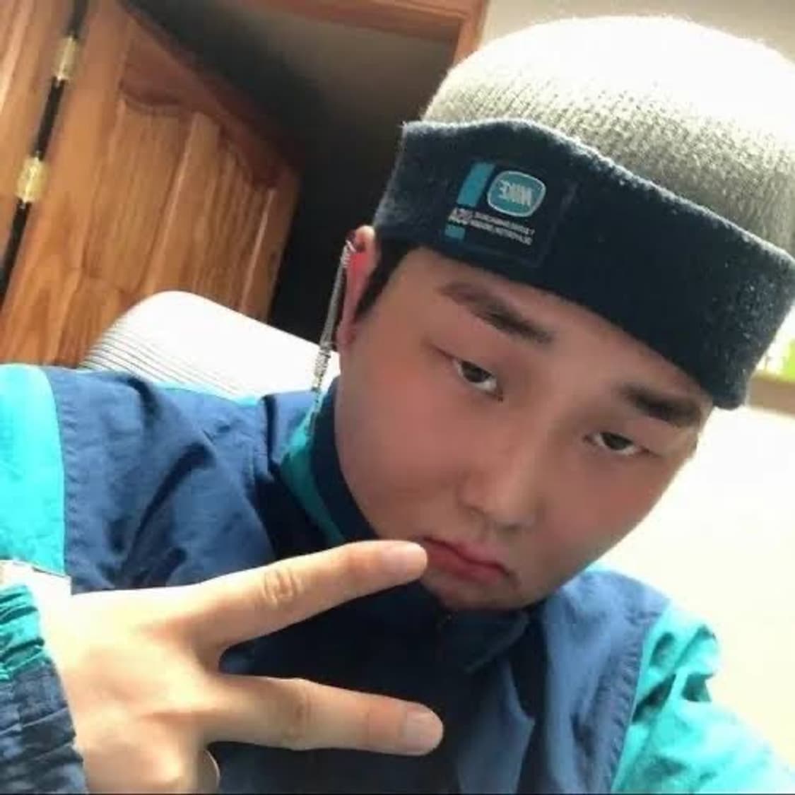 나이키 올드스쿨 빈티지 리버시블 카키 네이비 비니 케이셉라마착용 상품이미지3