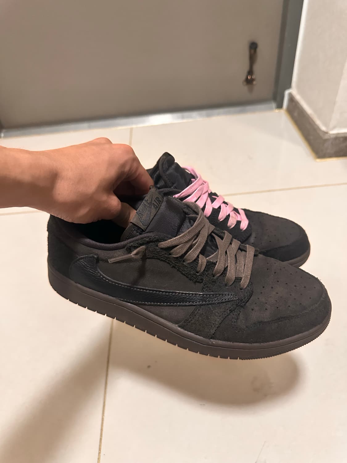 나이키 조던 1 트래비스 스캇 벨벳 엔 브라운 상품이미지3