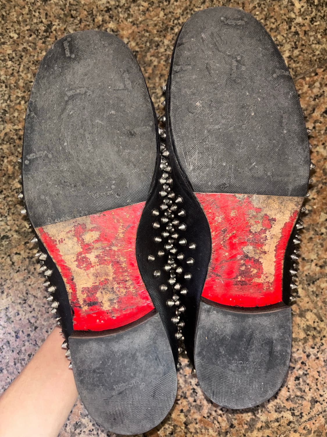 크리스찬 루부탱 스터드 로퍼 상품이미지2