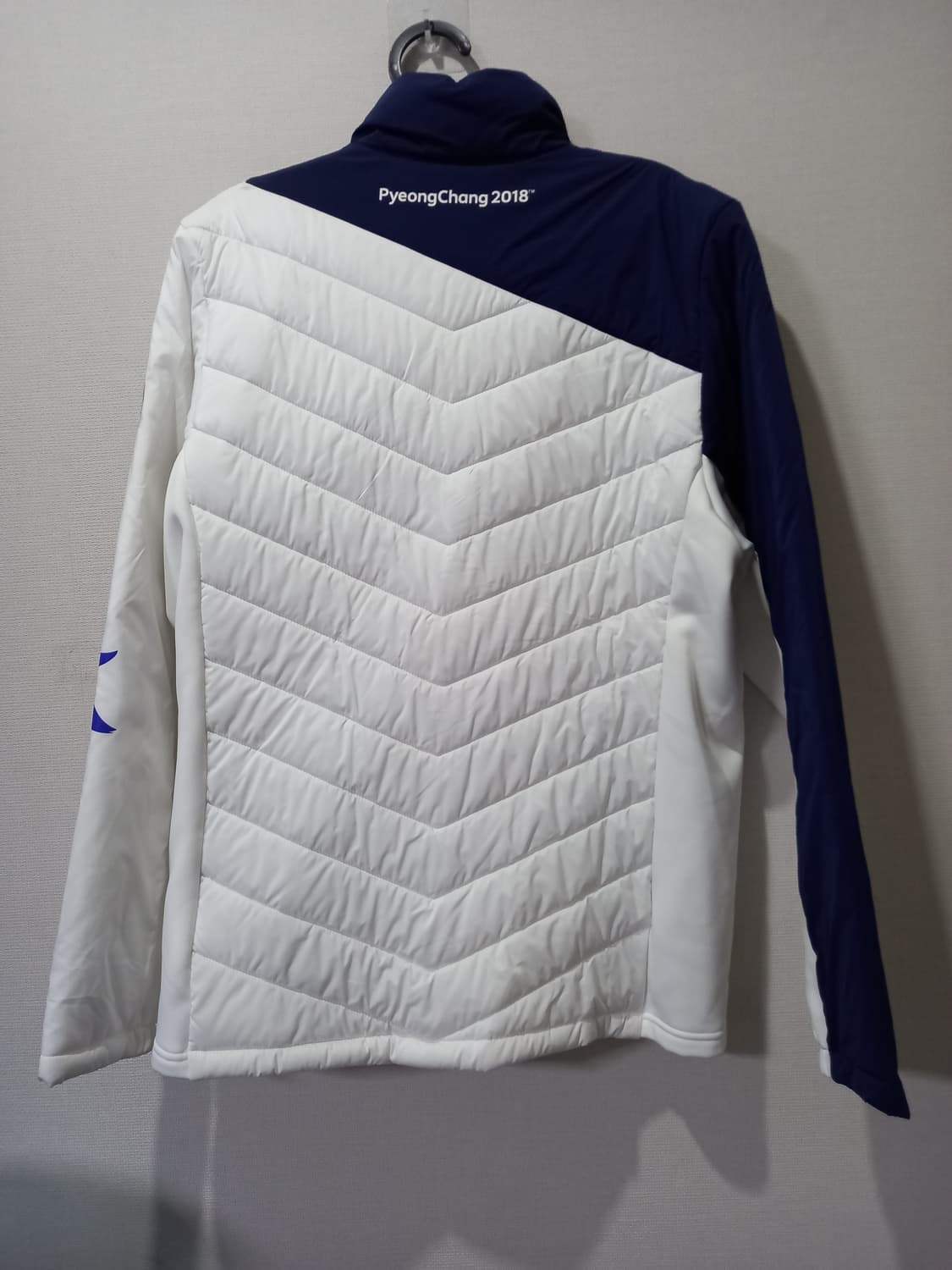 새상품급 노스페이스 평창올림픽 팀코리아 패딩 100/L 상품이미지4