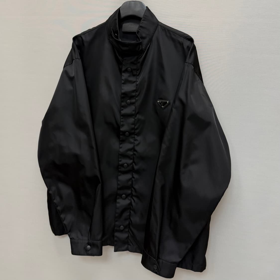 프라다 리나일론 삼각로고 셔츠 자켓 (110)  상품이미지4