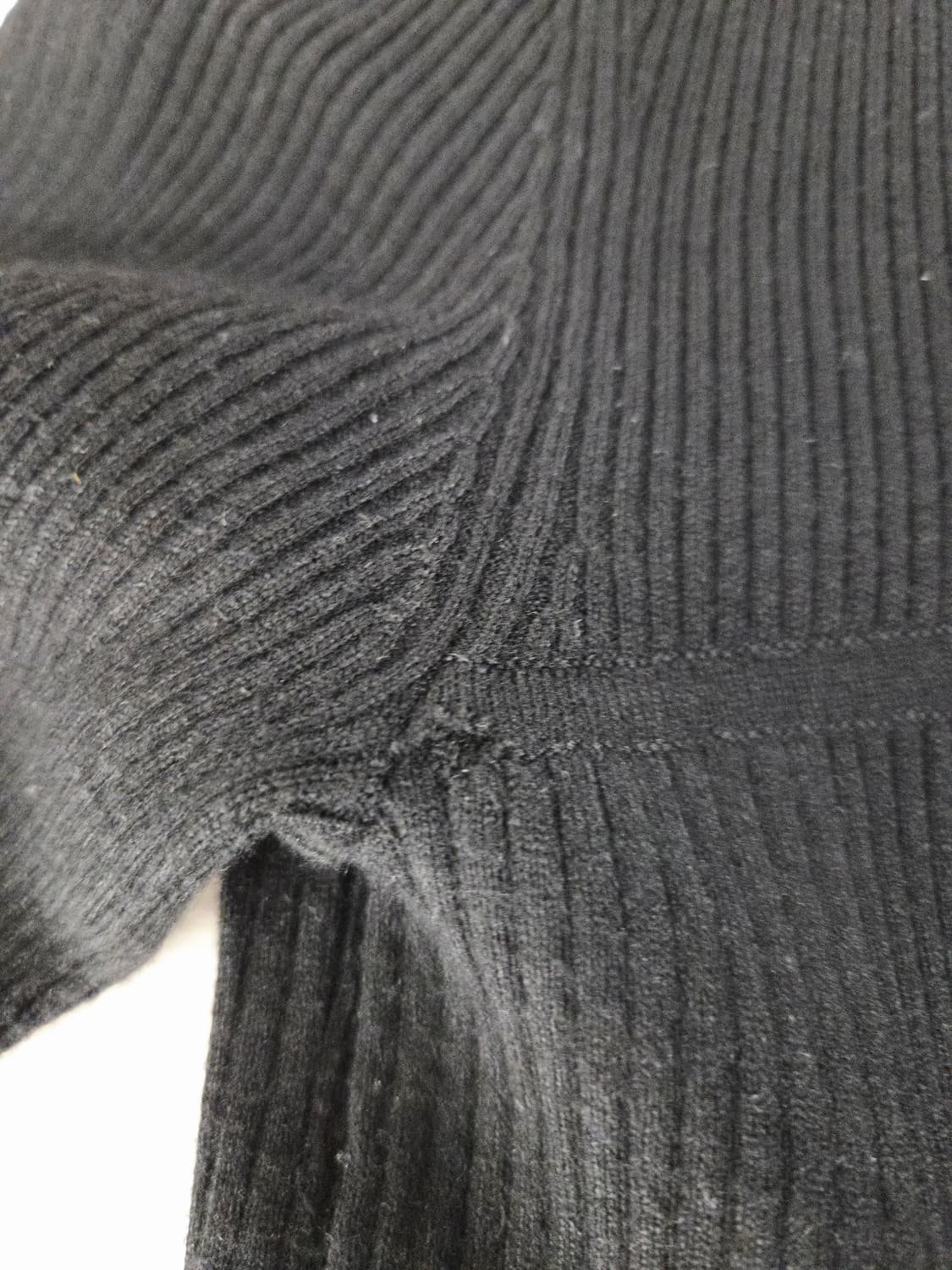 인스턴트펑크 숄더 컷아웃 골지 슬림 니트 상품이미지7