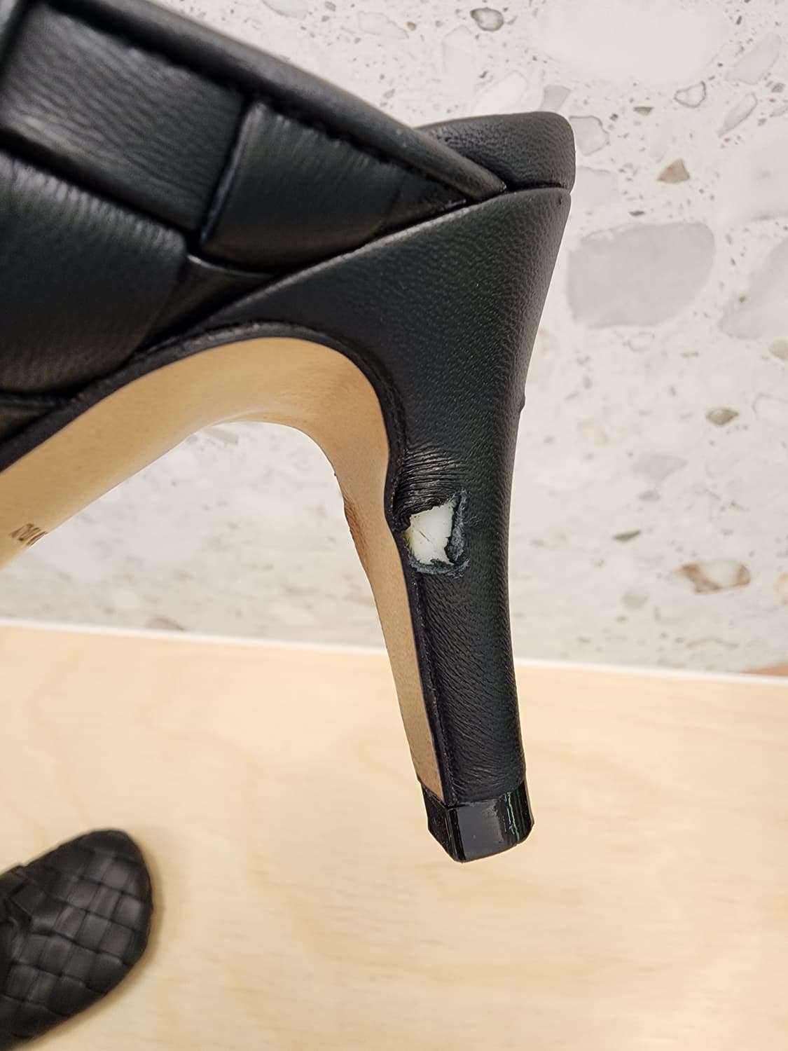 보테가베네타 인트레치아토 가죽 뮬 샌들 블랙 36 상품이미지9