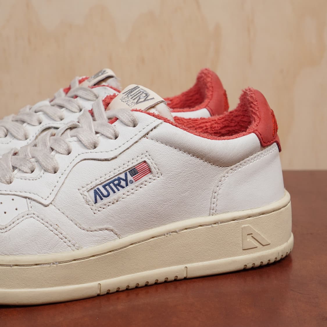 오트리 메달리스트 레더 스니커즈 상품이미지3