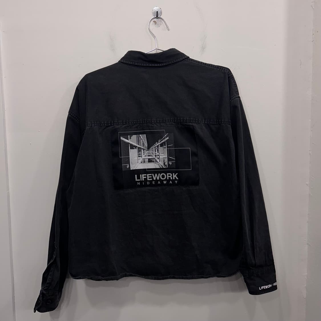 라이프워크 하이드어웨이 패치 흑청 크롭 데님셔츠 상품이미지5