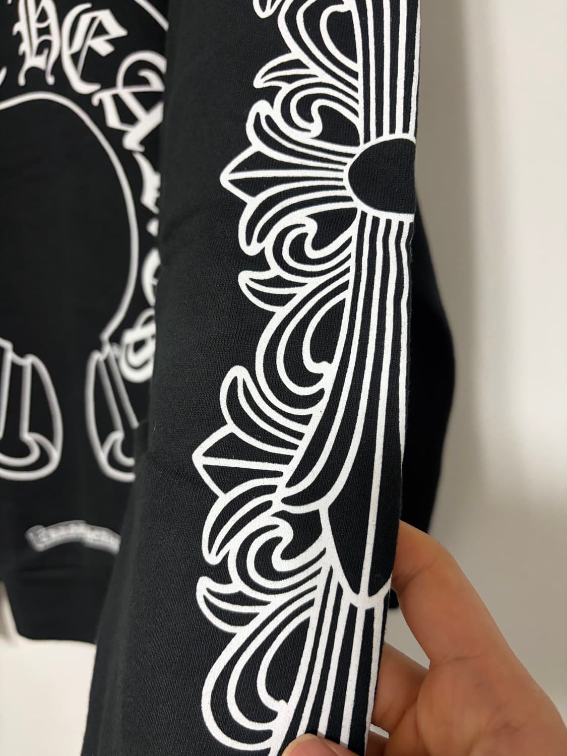 크롬하츠 홀스슈 플로럴암 블랙 맨투맨 상품이미지5