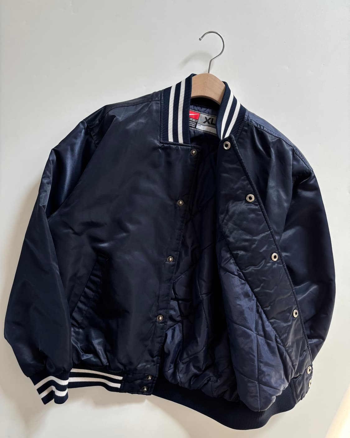 Nike 나이키 스우시 네이비컬러 새틴 스타디움 자켓 상품이미지3