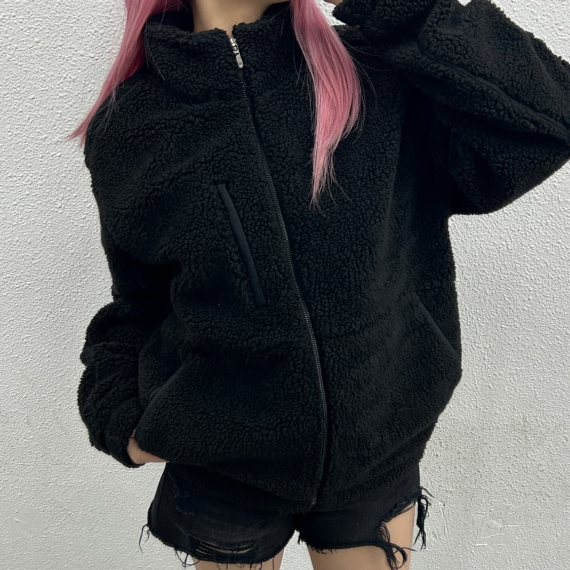 안다르 블랙 뽀글이 집업 상품이미지1