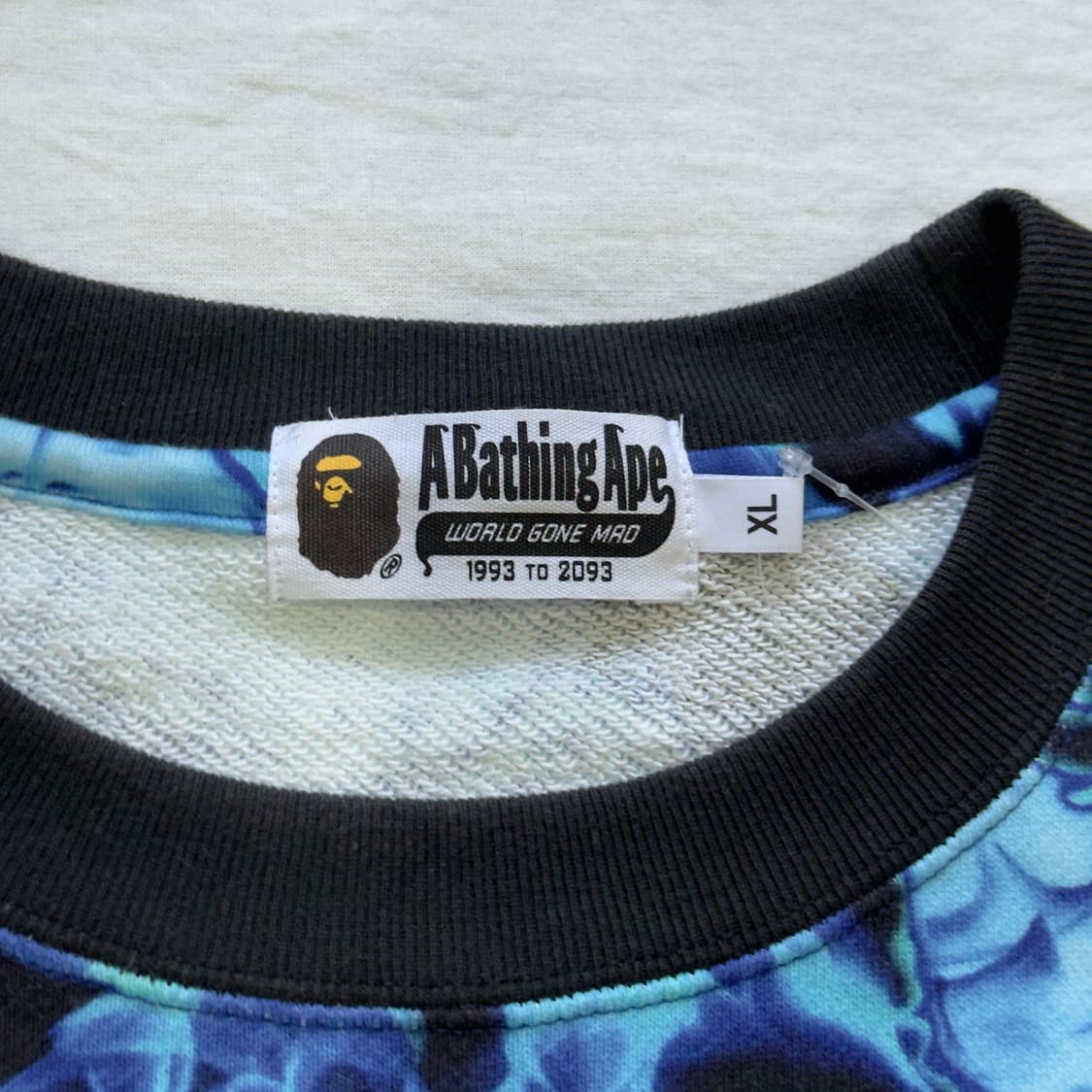 베이프 플레임 사루 맨투맨 상품이미지4