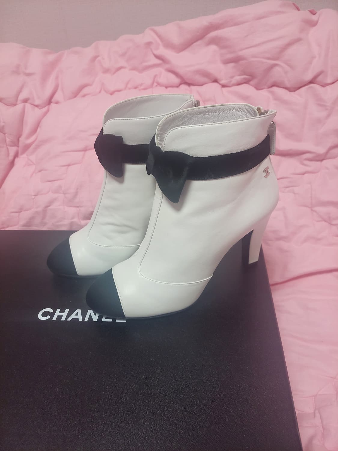 정품)급처새상품!샤넬 리본 로고 앵클 부츠 구두 힐 상품이미지1