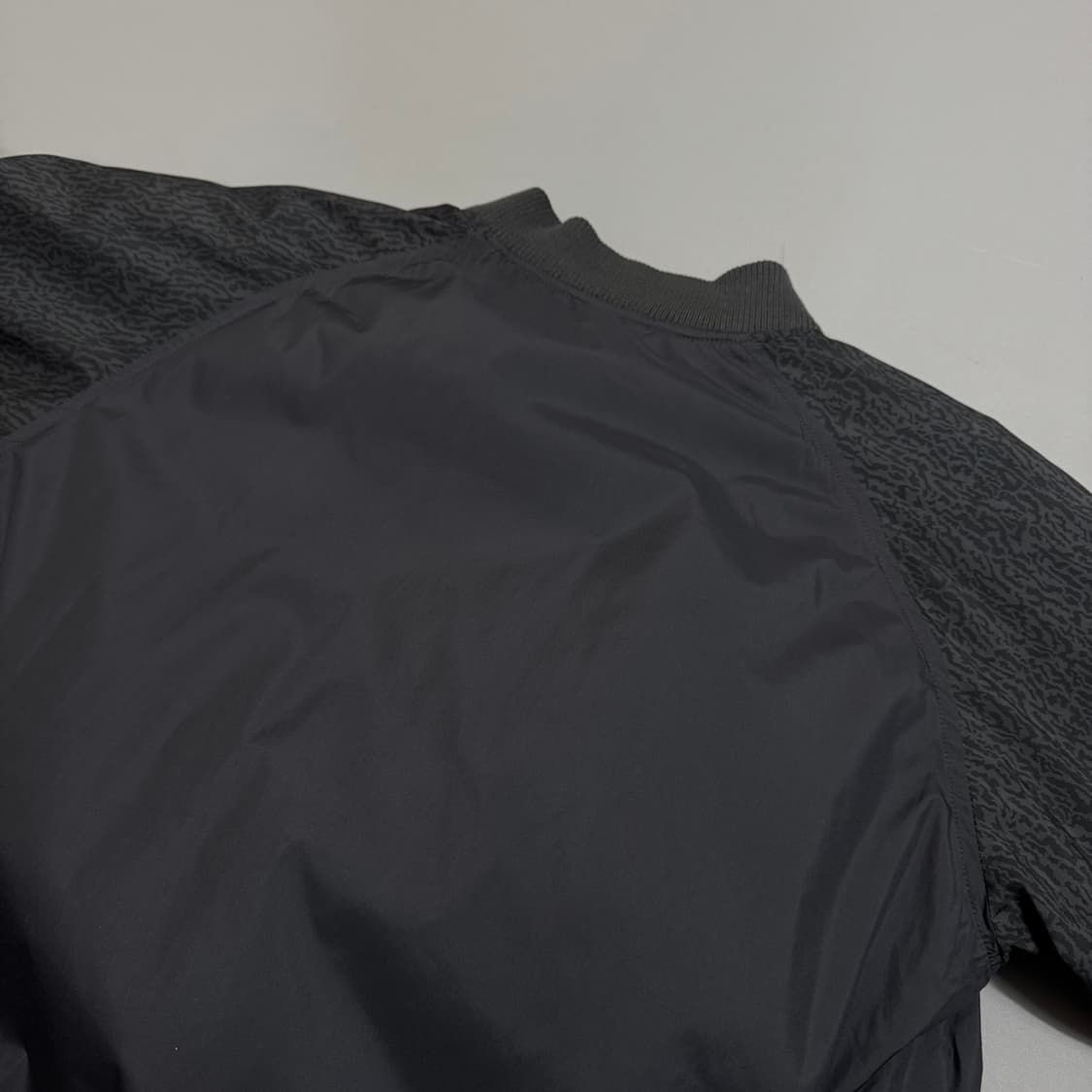 스투시(STUSSY) 차콜컬러 아치 패치로고 레오파드 슬리브 봄버 자켓 상품이미지8