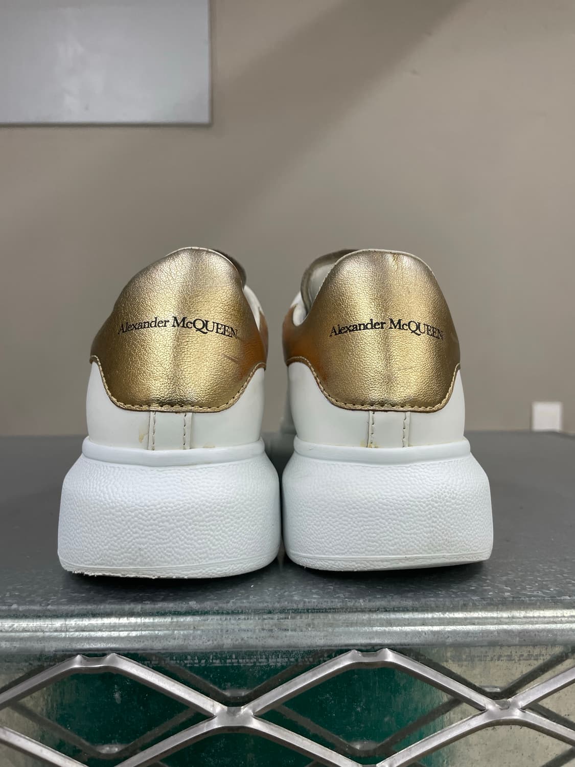 알렉산더 맥퀸 오버솔 스니커즈 골드탭 36.5 상품이미지3
