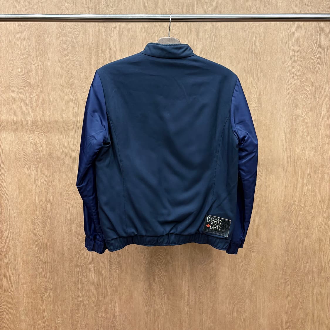 디스퀘어드2 리버시블 봄버 자켓 레터링 캐릭터 로고 자수 디테일 네이비 상품이미지3