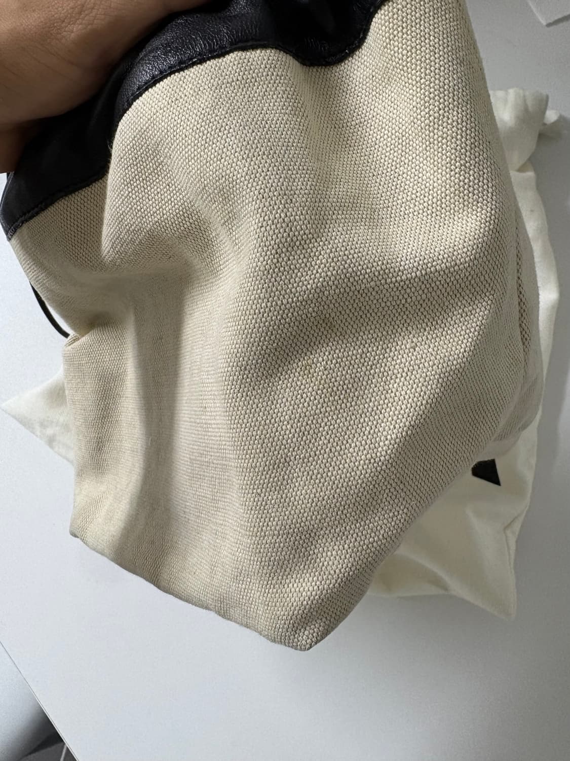 질샌더 드로우 스트링 캔버스 크로스바디 백 상품이미지10