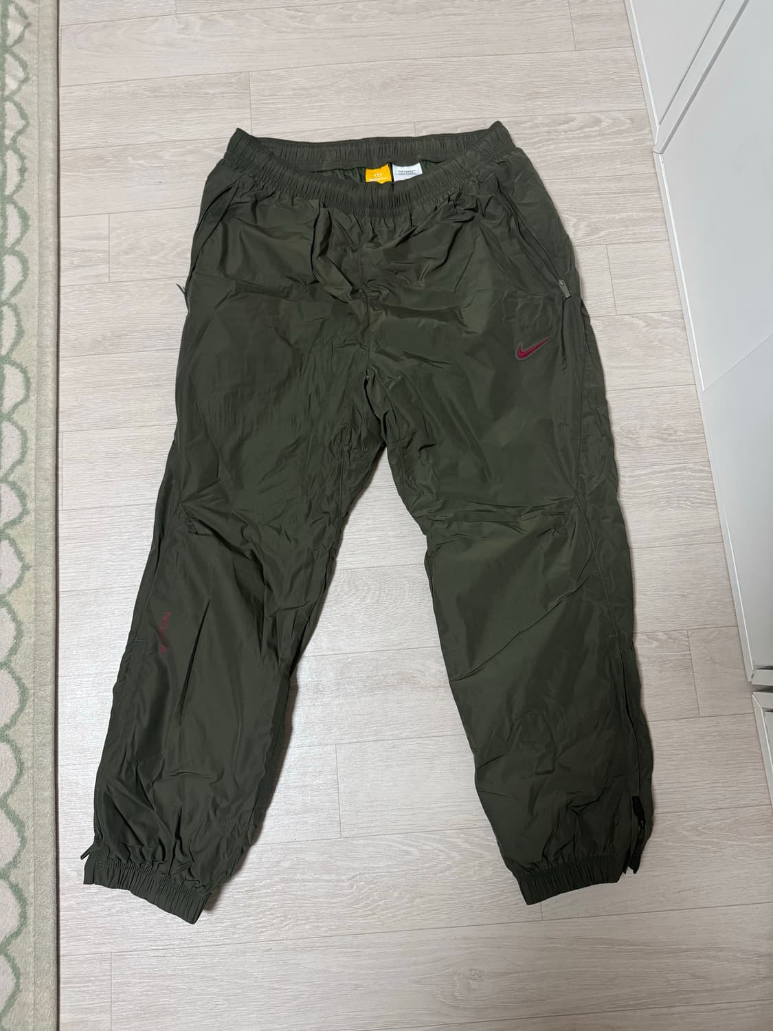 나이키 x 드레이크 녹타 우븐 트랙 팬츠 카고 카키 판매 상품이미지3