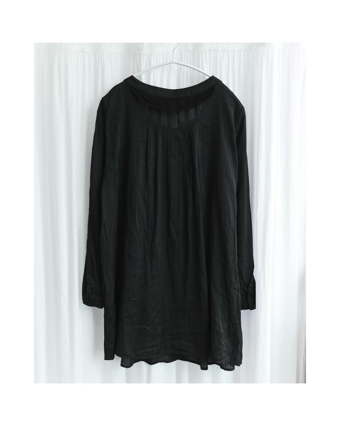 Black pintuck blouse  상품이미지2