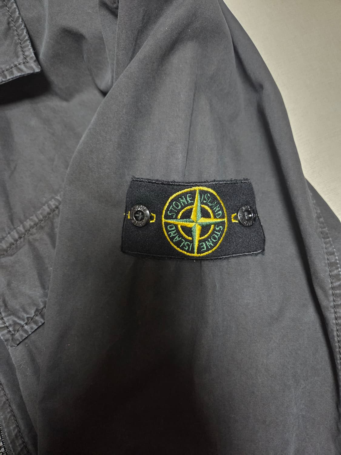 상품명스톤아일랜드 FW 가먼트다잉 올드 트리트먼트 오버셔츠 101wn 상품이미지2