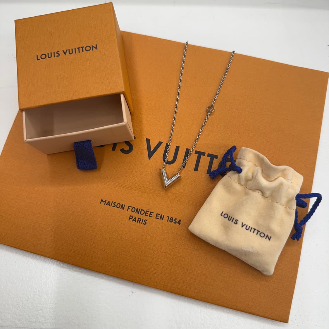 루이비통 에센셜 목걸이 실버 상품이미지1