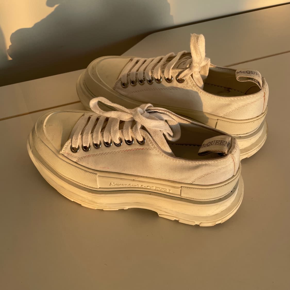 알렉산더 맥퀸 트레드 슬릭 로우탑 스니커즈 상품이미지5